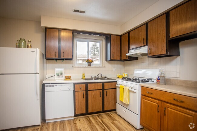2HAB, 1BA - Squire Colony