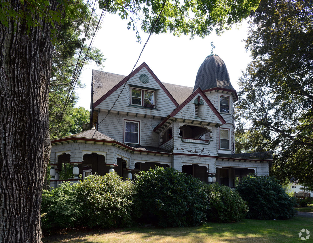 Building Photo - 104 S Main St