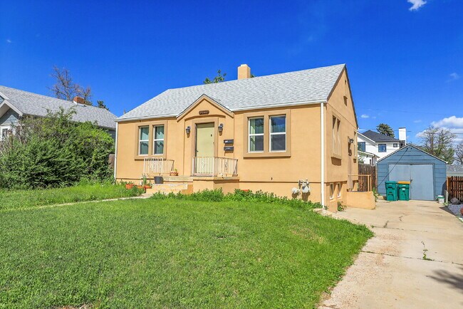 Foto del edificio - Charming 2-Bedroom Wheat Ridge Bungalow Near Sloan’s Lake - Available Now!