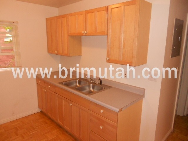 Building Photo - 517 1100 E