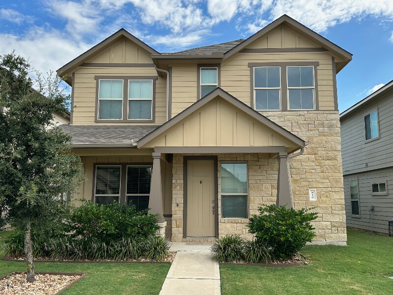 Foto principal - 810 Mineral Wells Ln