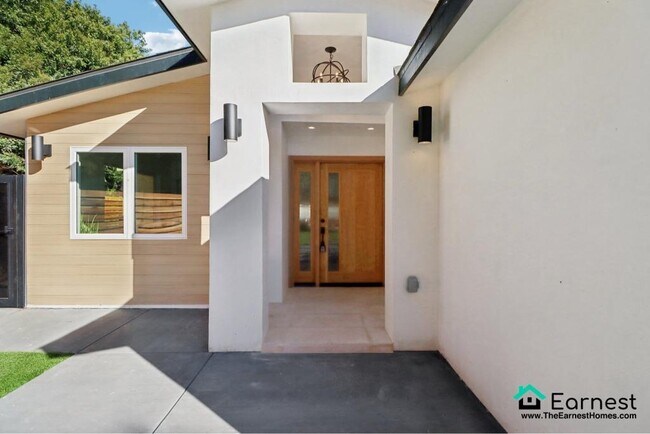 Foto del edificio - 4 + 3 Elegant Sherman Oaks Retreat with Po...