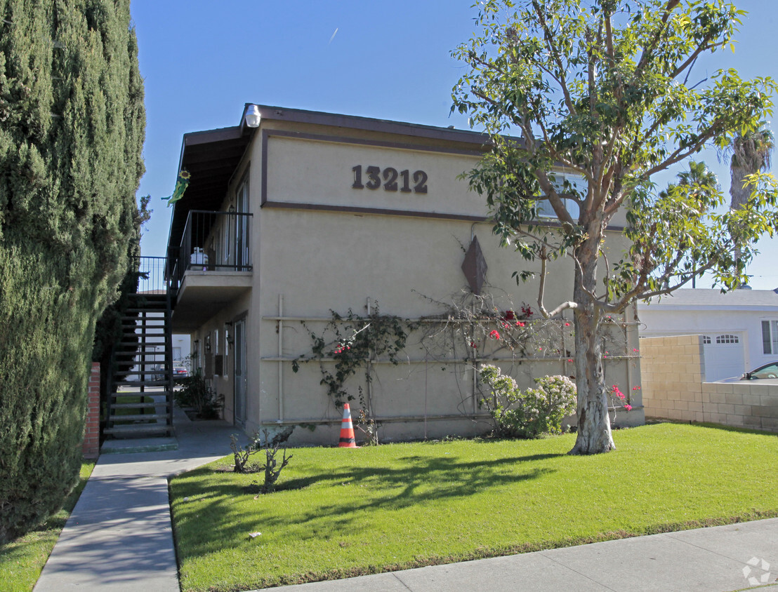Building Photo - 13212 Benton St
