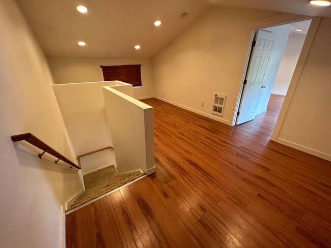 Building Photo - Rare 4BD/2BA Duplex Coming Available in November!