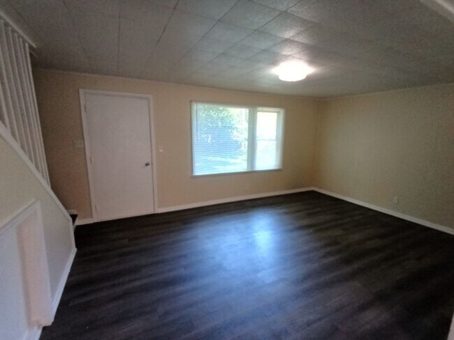 Building Photo - 2263-65 Delton