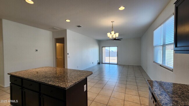 Foto del edificio - 41932 W Manderas Ln