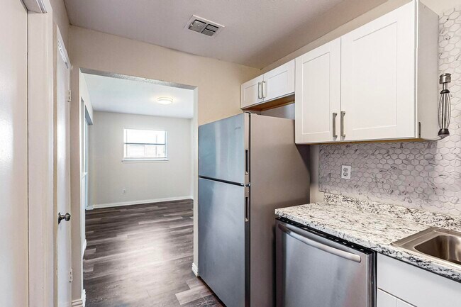 Foto del edificio - 707 Pleasant Manor Ave