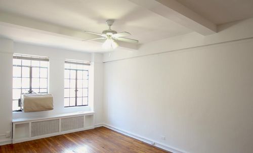 Primary Photo - 315 E 42nd St