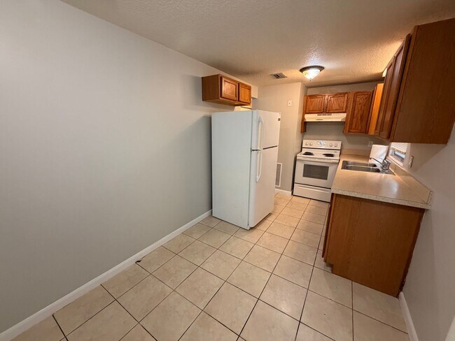 Building Photo - North Jax 3/1.5 Single Family Home! Corner Lot! Pet Friendly! Garage & Storage Space!