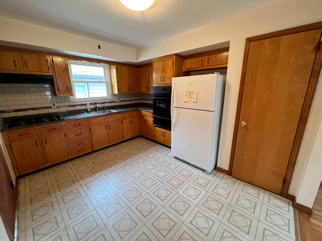 Building Photo - 716 Jefferson Ave