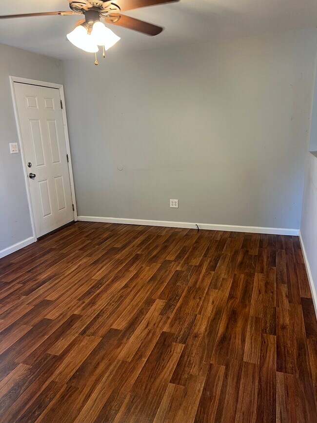 Foto del edificio - 1417 E Ferguson Ave