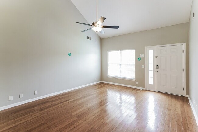 Foto del edificio - 1061 Cedar Creek Village Rd