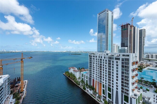 Foto del edificio - 460 NE 28th St