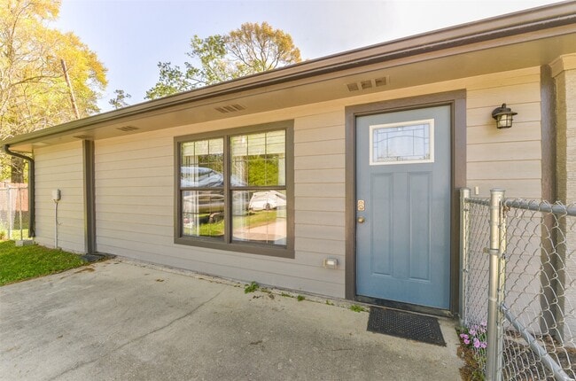 Building Photo - 503 Hortense St