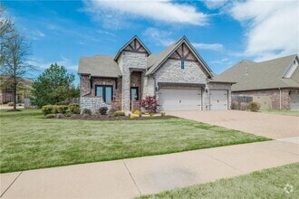 Building Photo - 5404 SW Lavender St