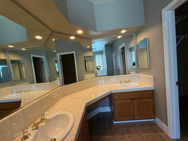 Building Photo - 413 Redrock Way