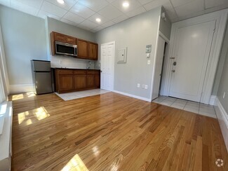Building Photo - 71 Pinckney St