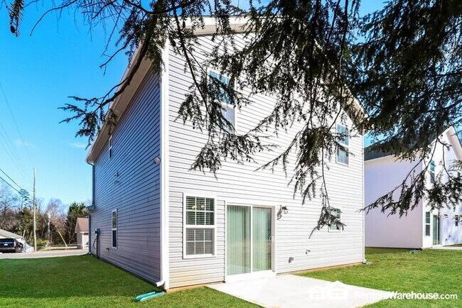 Building Photo - large new build, 4 bed 2.5 bath home