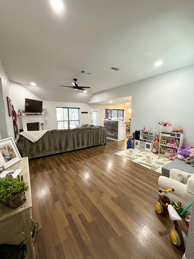 Building Photo - 15379 Brittain Ct