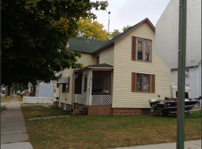 Building Photo - 401 N Elm St