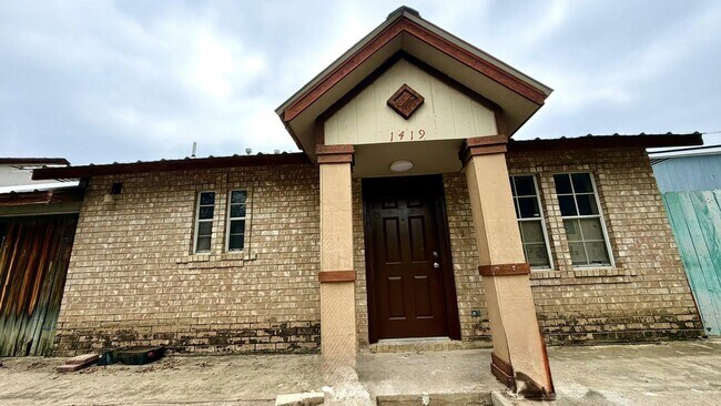 Foto del edificio - 1419 Reagan Dr