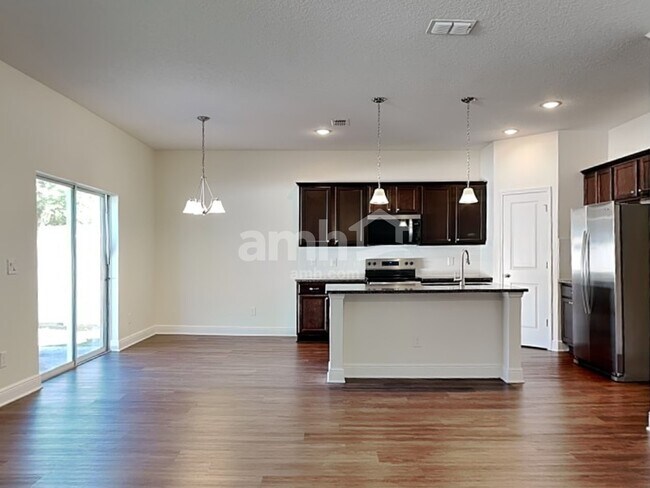 Foto del edificio - 719 Zarabrooke Ct