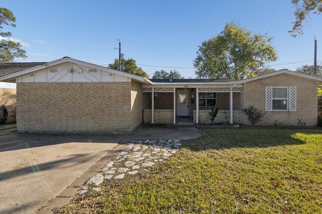 Building Photo - 1861 Dolphin Dr