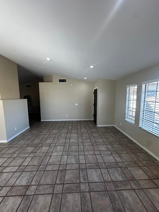 Building Photo - 6186 S Truman Dr