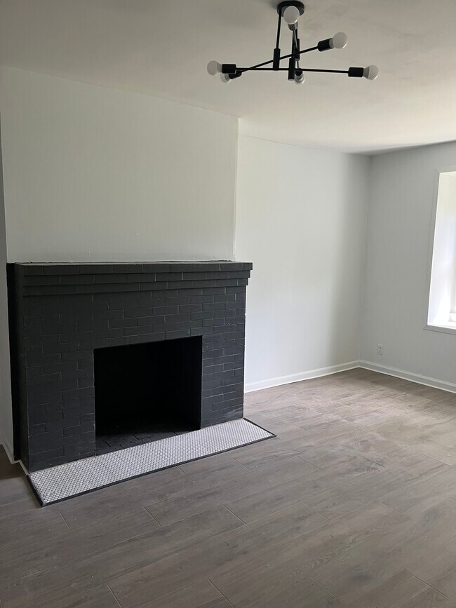 Building Photo - 251 Maple Ave