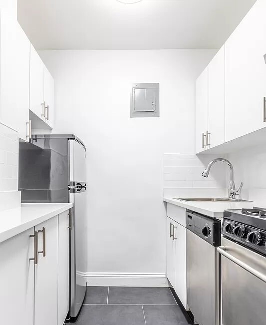 Building Photo - 165 E 35th St