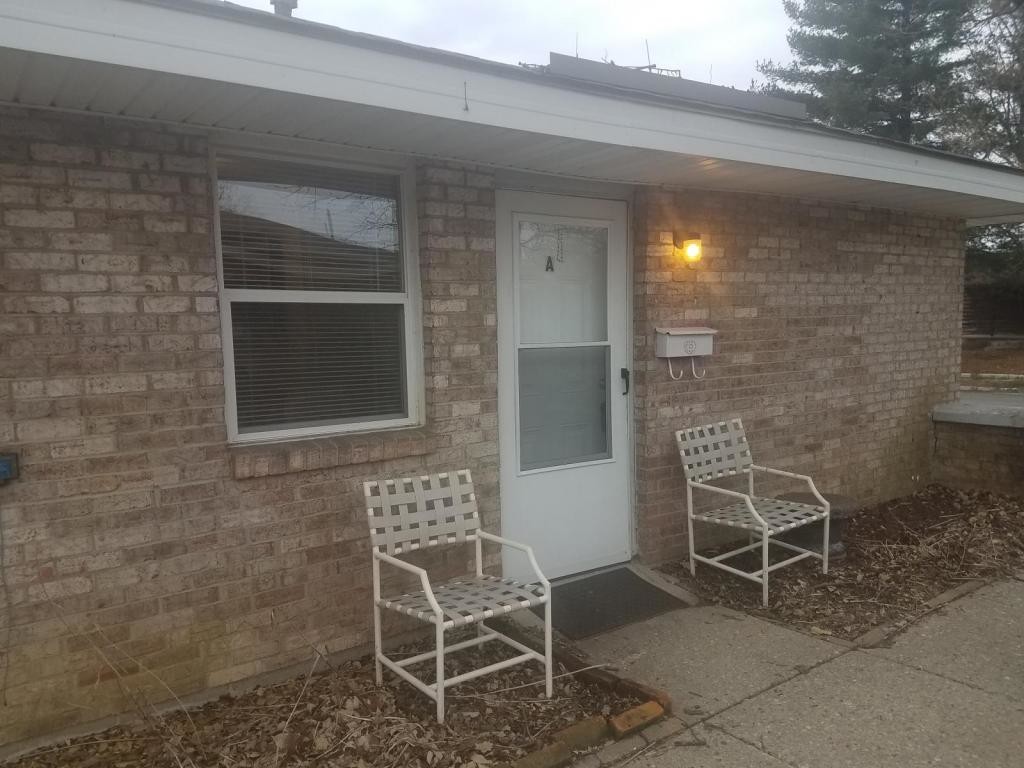 Primary Photo - 2838 Joyce Avenue