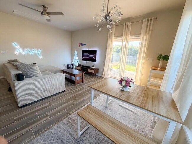 Building Photo - 3 Bed 2 Bath in NW OKC