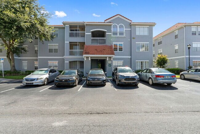 Building Photo - 18001 Richmond Pl Dr