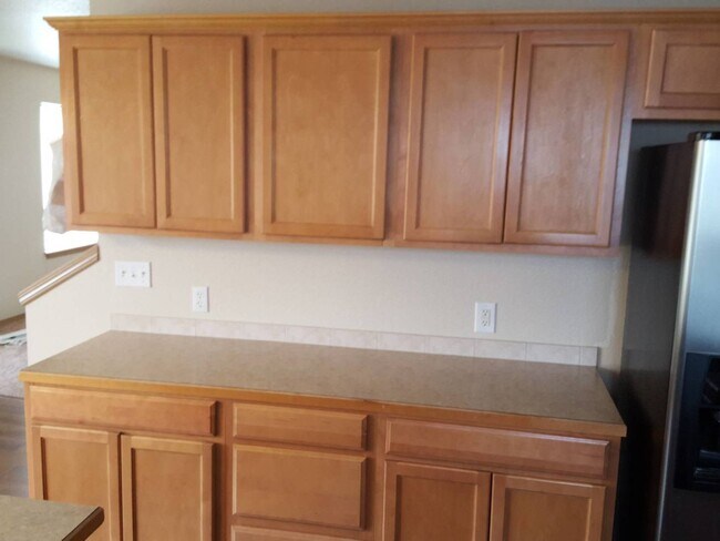 Building Photo - Application Pending - Nicely Renewed 4 bed 2.5 bath 2,050 sqft Home for Rent