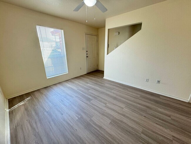 Foto del edificio - 4407 Abigail Dr