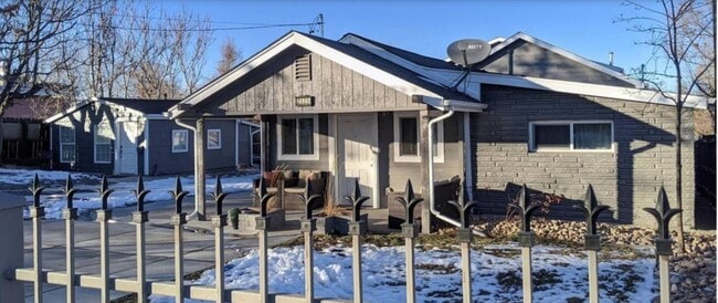 Building Photo - 2525 W 65th Pl