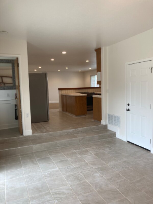 Building Photo - 620 La Sierra Way