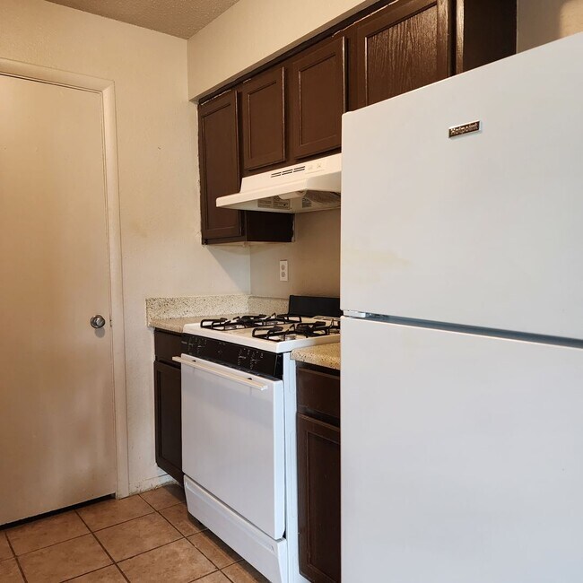 Foto del edificio - 2BR 1BA - $800/m & $500 deposit