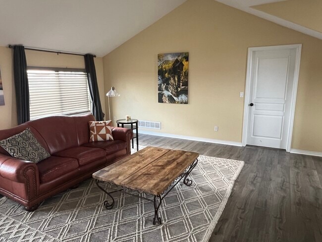 Building Photo - 15074 Lindark St
