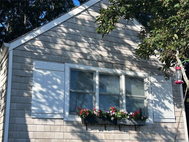 Building Photo - 1260 Springs Fireplace Rd