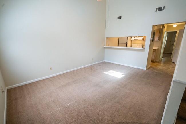 Photo - Cozy 2 Bedroom 2 Bathroom available NOW House