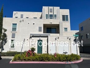 Building Photo - 127 Macintosh Way