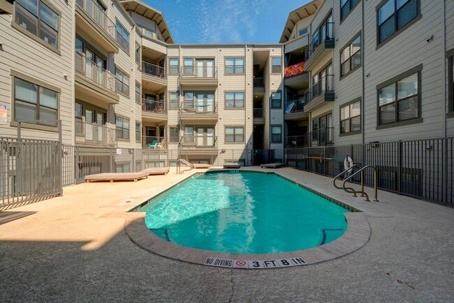 Building Photo - Texan Shoal Creek 2 Bed 2 Bath