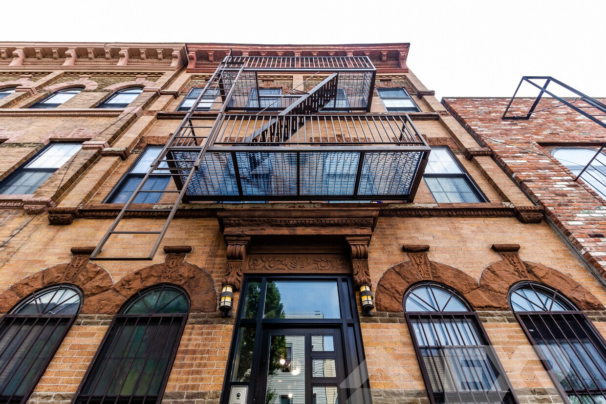 Primary Photo - 360 Palmetto St