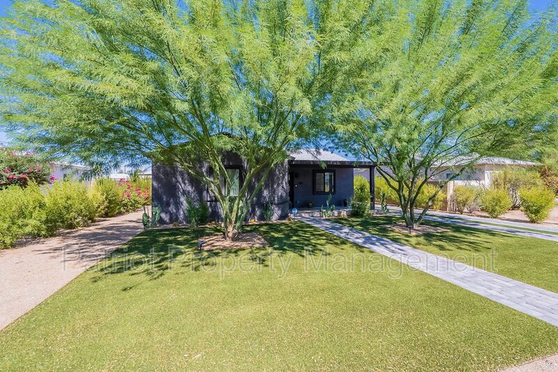Primary Photo - 1116 W Turney Ave