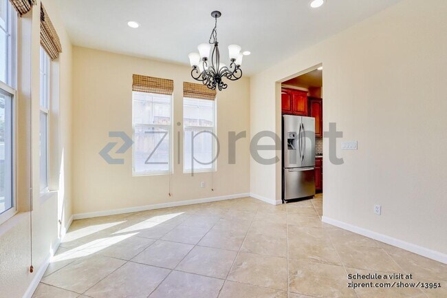 Foto del edificio - 704 Moore Way