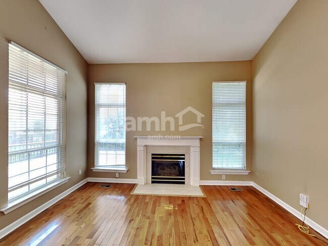 Foto del edificio - 317 Stone Heath Ct