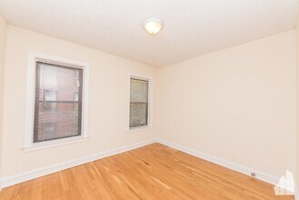 Building Photo - 3525 N Racine Ave