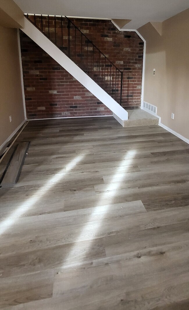 Building Photo - 1701 Fountain Rock Way