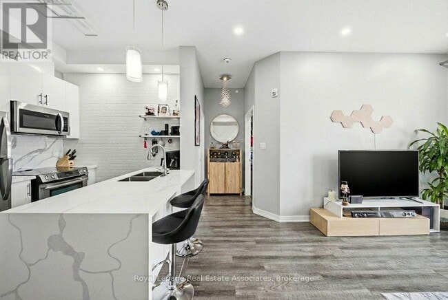 Building Photo - 125 Shoreview Pl